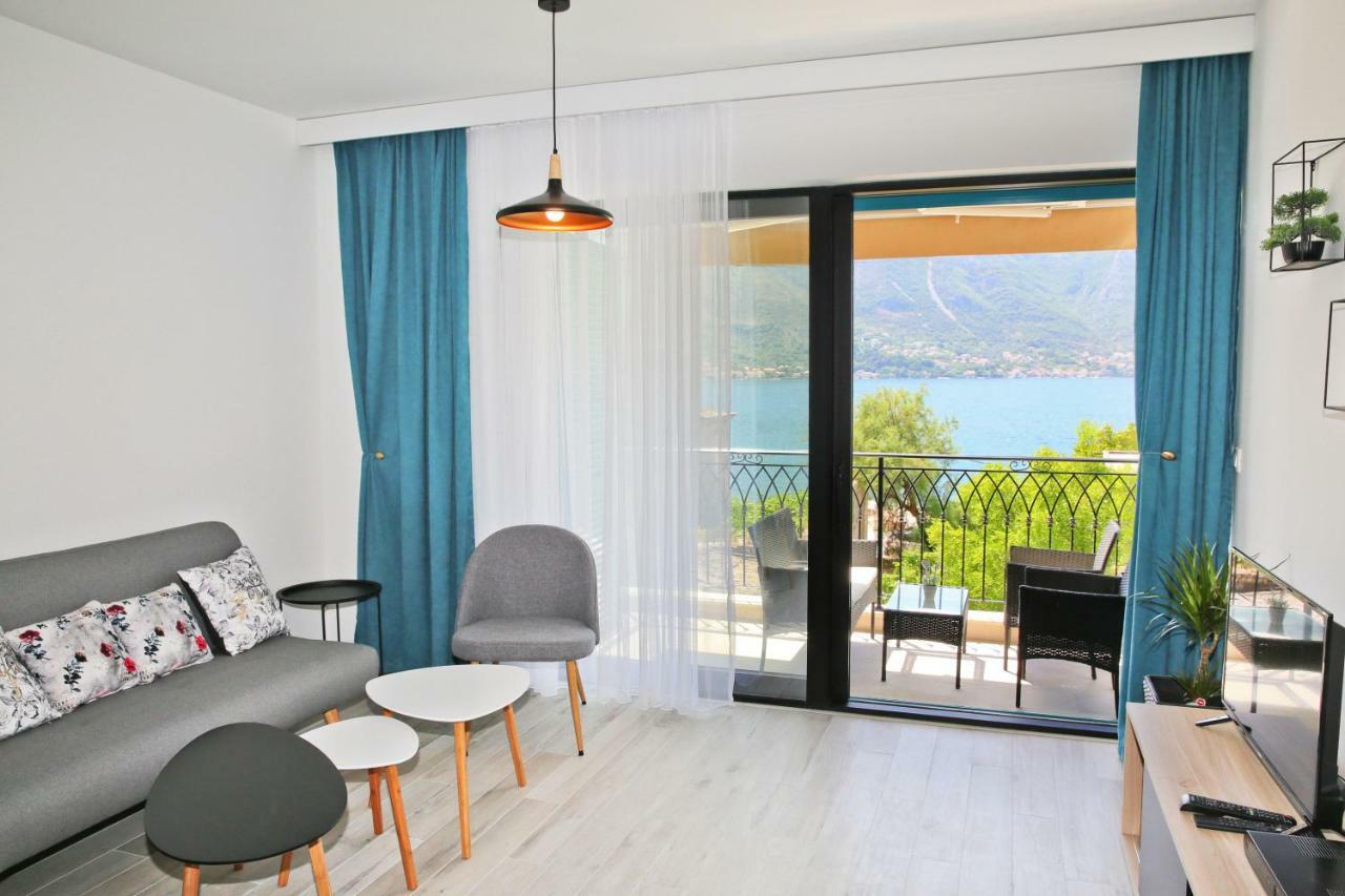 Apartments Boka Blue Dobrota Kotor Exteriör bild